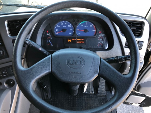 【332】ＵＤトラックスクオン　低床　冷凍ウイング　総輪エアサス　ハイルーフ