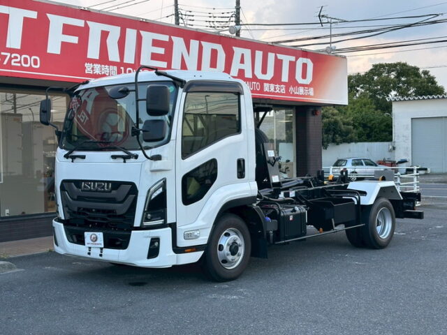 いすゞ：フォワード：登録済未使用：アームロール：3人乗り：ベッドレス：積載3.750㎏