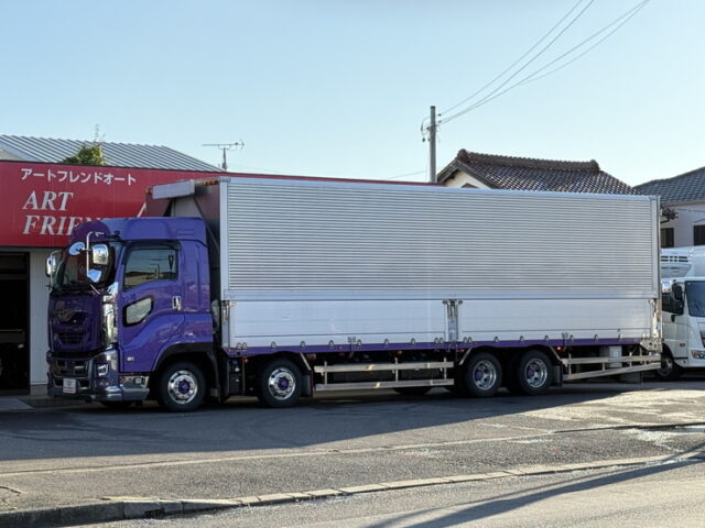 いすゞ：ギガ：ハイルーフ：ウィング：メッキ多数：ステンレス多数：エアローラー