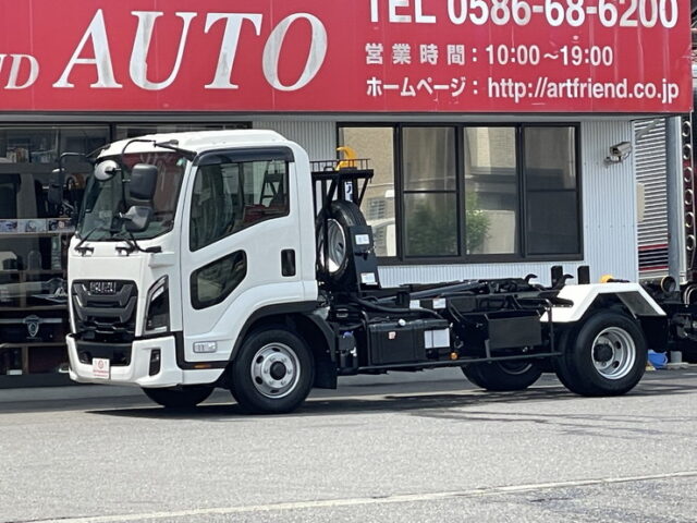 いすゞ：フォワード：登録済未使用：アームロール：3人乗り：ベッドレス：積載3.750㎏