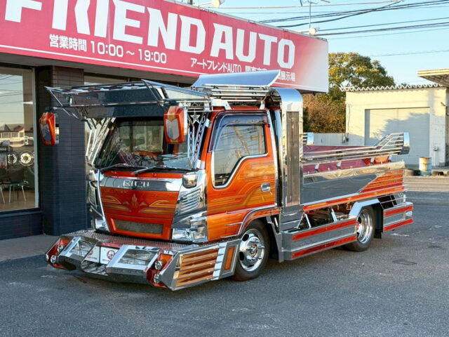 いすゞ：エルフ：イベント車：架装多数：カスタムペイント：荷台トランク仕様：マニ割り