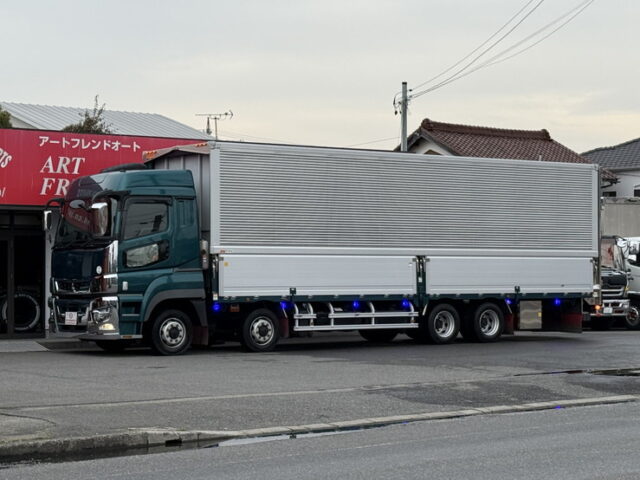 17スーパーグレート：ハイルーフ：ウィング：プレミアムライン：リア門口ステンレス