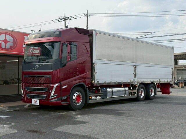 VOLVO:FH:グローブトロッター:ウィング:造りボディ:架装多数:高年式低走行