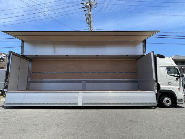 日野　17プロフィア　未使用　ハイルーフ　アルミホイール　リア門口ステンレス　7速MT