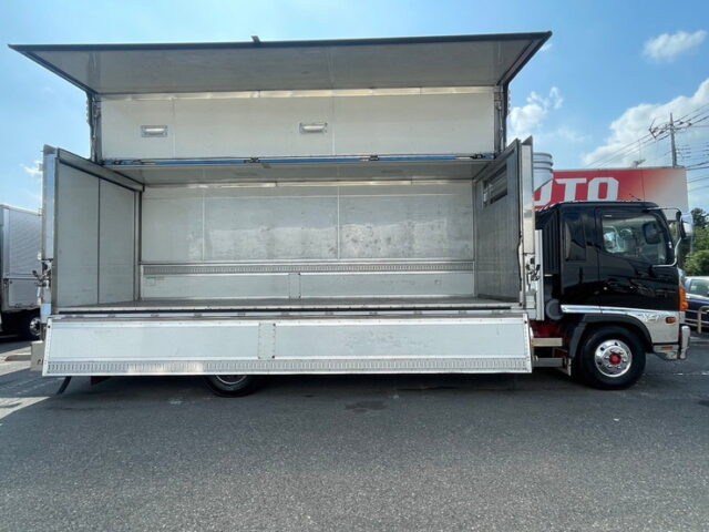 日野　レンジャープロ　冷凍ウィング　ステンレスサイドバンパー　メッキパーツ多数