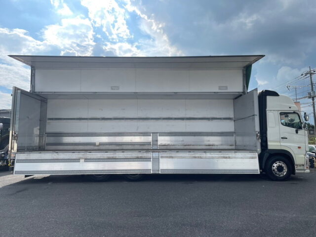 日野　プロフィア　ハイルーフ　ウィング　アルミホイール　ステンレスサイドバンパー　リア門口ステンレス　　