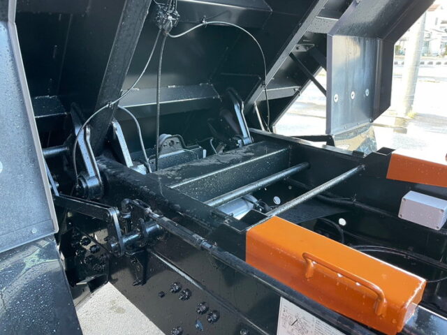 【1576】R5　17スーパーグレート　ダンプ　5100×2200　未使用　7速MT　新明和ボデー