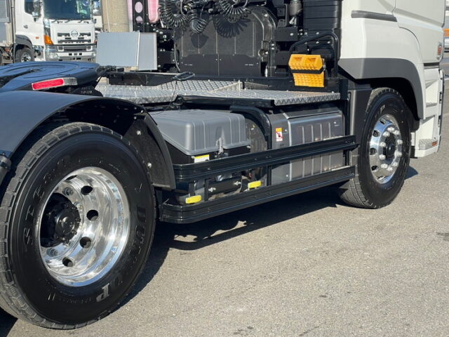 17スーパーグレート　トレーラーヘッド　ハイルーフ　未使用　E尺　460馬力　第5輪荷重11.500㎏　プレミアムライン