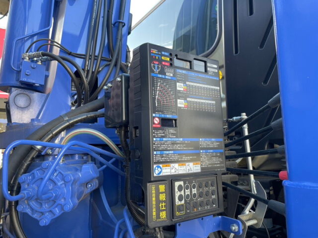 ギガ　平セルフ　4段クレーン　３軸　２デフ　ラジコン付　重機運搬仕様　歩み板付　ハイジャッキ