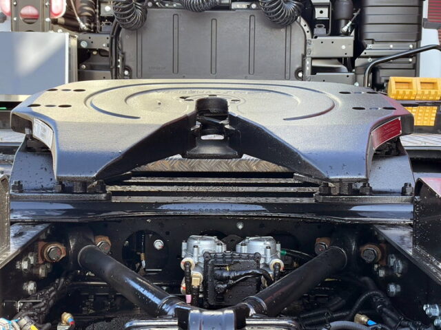 17スーパーグレート　トレーラーヘッド　ハイルーフ　未使用　E尺　460馬力　第5輪荷重11.500㎏　プレミアムライン