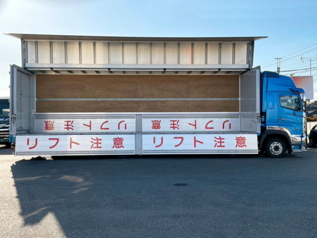 日野　17プロフィア　ハイルーフ　アルミウィング　アルミホイール　AT　メッキパーツ多数