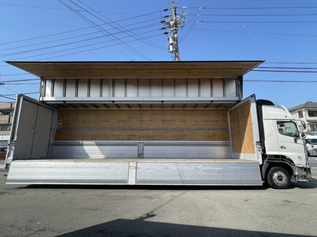 日野　17プロフィア　ハイルーフ　ウィング　7速MT　380馬力　81万km時ディーラーにてエンジン交換