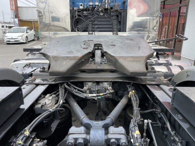 日野　17プロフィア　トレーラーヘッド　ハイルーフ　メッキ多数　アルミホイール　第5輪11.500㎏