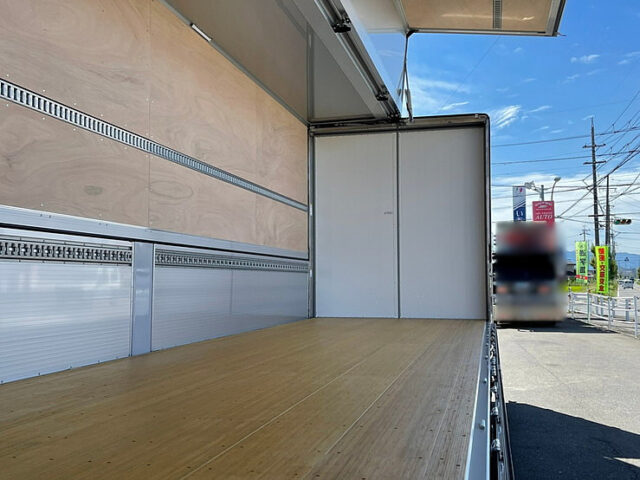 【957】R3　17プロフィア　ハイルーフ　ウィング　門口ステンレス　未使用車　