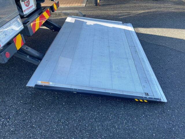 【1367】R3　ギガ　ハイルーフ　ウィング　新明和跳上ゲート　エアサス　低走行　リア門口ステンレス