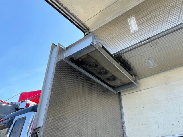 【1413】H18　フォワード　冷凍ウィング　造りボディ　架装多数　6500ボデー　セミワイド　90アオリ