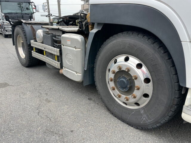 【1381】H29　クオン　ハイルーフ　トレーラーヘッド　エアサス　第5輪荷重11.500㎏　ブタ鼻付