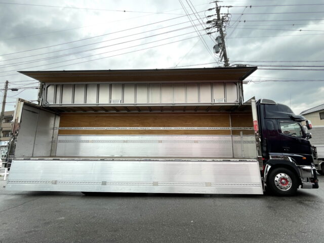 日野　17プロフィア　ハイルーフ　ウィング　造りボデー　1M10アオリ　内装生地張り