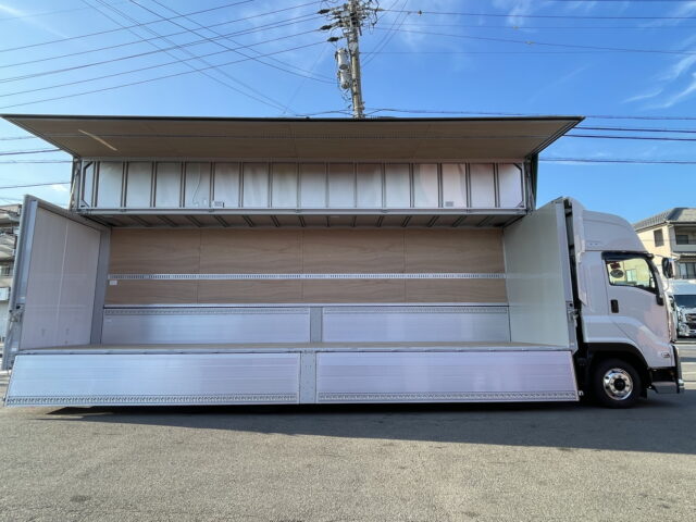 いすゞ　ギガ　ハイルーフ　ウィング　未使用車　アルミホイール　メッキ多数