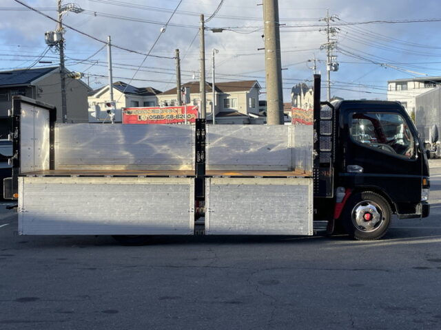 キャンター　平ボデーアルミブロック　標準幅　ロング　6速ＭＴ　生エンジン