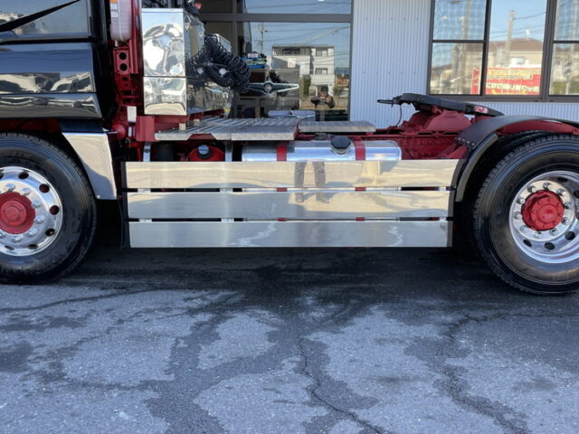 17スーパーグレート　ハイルーフ　トレーラーヘッド　460馬力　第5輪荷重11.500㎏