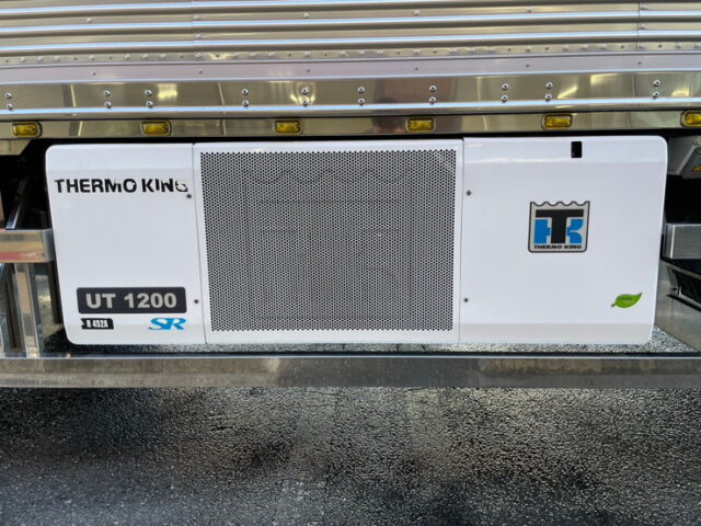 UD クオン：ハイルーフ：冷凍バン：トレクス造りボデー：横扉：ステンレス多数：AT