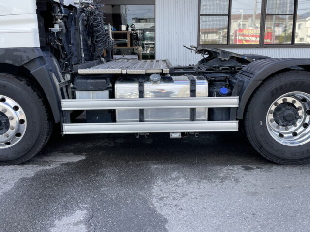 日野：17プロフィア：ハイルーフ：トレーラーヘッド：アルミホイール：ブタ鼻