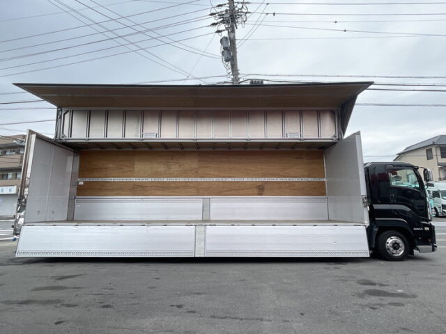 いすゞ　ギガ　ウィング　メッキ多数　ステンレス多数　アルミホイール