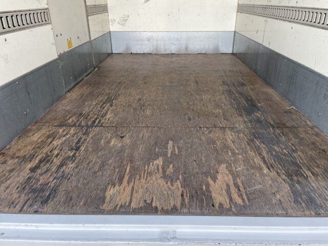 いすゞ　エルフ　アルミバン　5MT　サイドドア　ステンレスサイドバンパー　ステンレスリアバンパー　