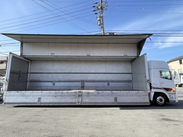 クオン：ハイルーフ：ウィング：跳上ゲート：総輪エアサス：エアロ付き：メッキ多数　