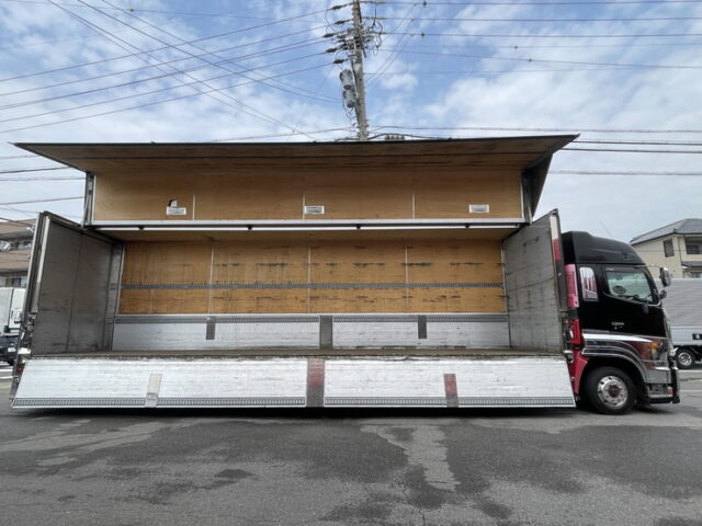 日野：プロフィア：ハイルーフ：ウィング：メッキ多数：ステンレス多数　