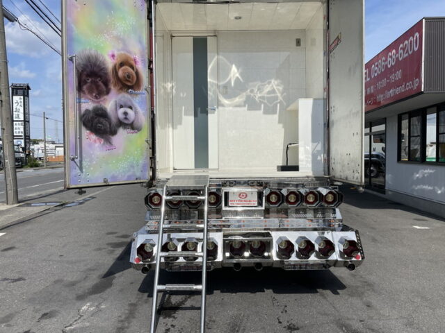 いすゞ：フォワード：デコトラ：キャンピング登録：箱内部屋仕様：マニ割り