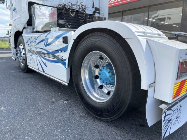 日野：プロフィア：トレーラーヘッド：ハイルーフ：ルーフバー：パイプバンパー：アルミホイール