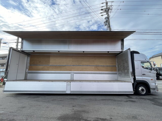 日野：17プロフィア：ハイルーフ：メッキ多数：アルミホイール：リア門口ステンレス