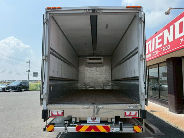 ファイター：6200ワイド：冷凍ウィング：板バネ：木床：アルミホイール：ステンレスサイドバンパー