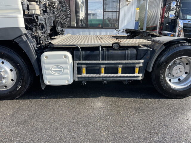 日野：プロフィア：ハイルーフ：トレーラーヘッド：メッキ多数：アルミホイール