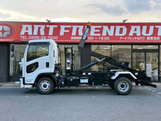 いすゞ：フォワード：登録済未使用：アームロール：3人乗り：ベッドレス：積載3.750㎏