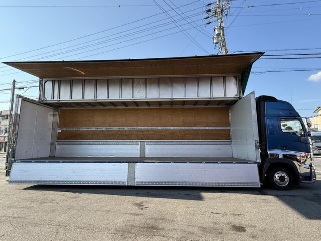 日野：17プロフィア：ハイルーフ：ウィング：メッキ多数：ステンレス多数：リア門口ステンレス