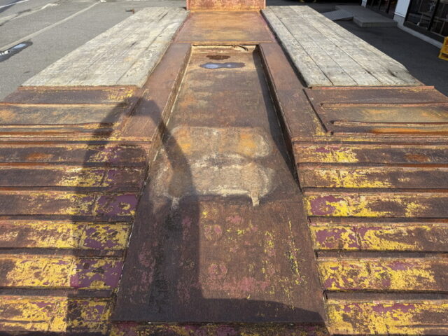 東急：重機運搬用トレーラー：幅2800㎜　荷台長4700㎜：歩みハンガー：8輪