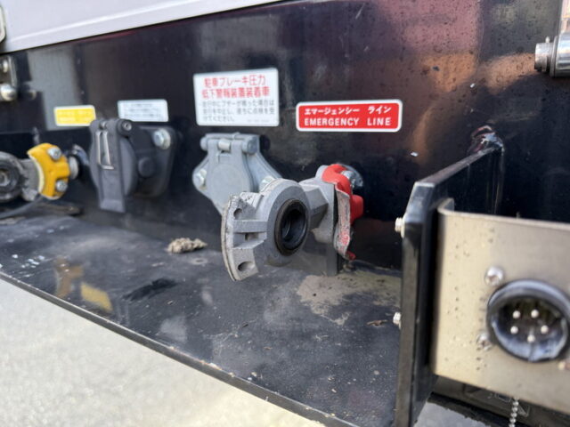 トレクス：平床セミトレーラー：アオリ20㎝：5方開：3軸：板バネ：最大積載量28.500㎏