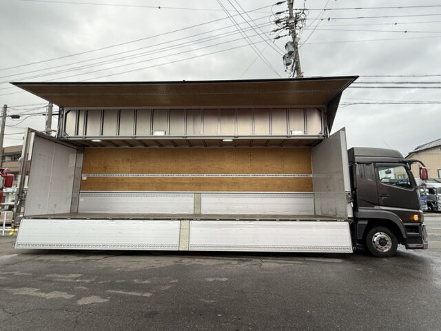 17スーパーグレート：ハイルーフ：メッキ多数：アルミホイール：リア門口ステンレス