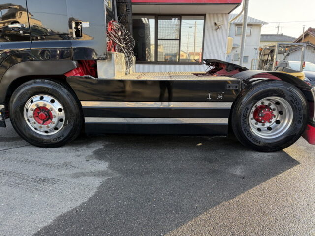 日野:プロフィア:ハイルーフ:トレーラーヘッド:メッキ多数:後輪エアサス:480馬力