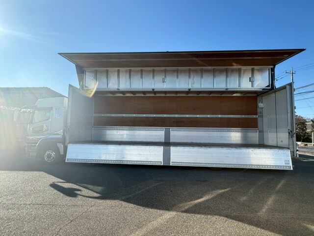 17スーパーグレート:ハイルーフ:ウィング:メッキ多数:アルミホイール:木床