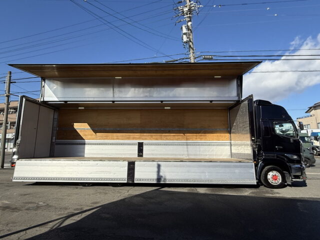 日野:17プロフィア:ハイルーフ:メッキ多数:アルミホイール:木床:E13Cエンジン