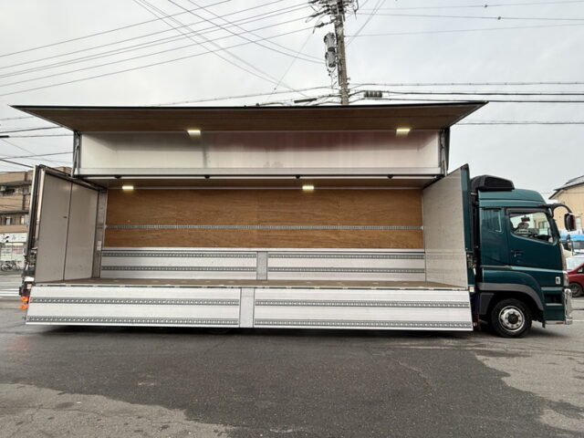 17スーパーグレート：ハイルーフ：ウィング：プレミアムライン：リア門口ステンレス