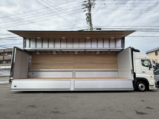 日野：17プロフィア：ハイルーフ：ウィング：未使用：アルミホイール：リア門口ステンレス