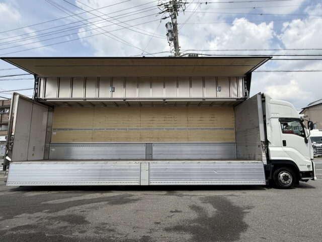いすゞ：ギガ：ハイルーフ：ウィング：リア門口ステンレス：木床：スムーサー