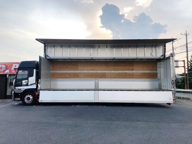 【469】UDトラックス　クオン　ウィング　10輪　ステンレス多数