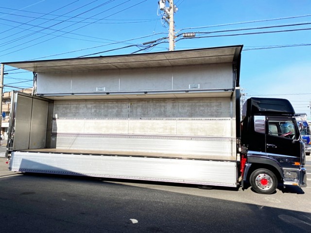 【534】UDトラックス　クオン　ハイルーフ　ウィング　ステンレス多数　ジョロダー4列