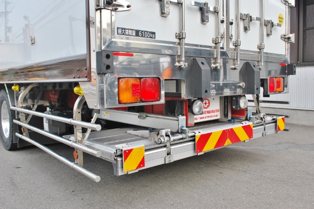 【218】日野レンジャー　ワイド　増トン　冷凍バン　格納ゲート　リヤエアサス